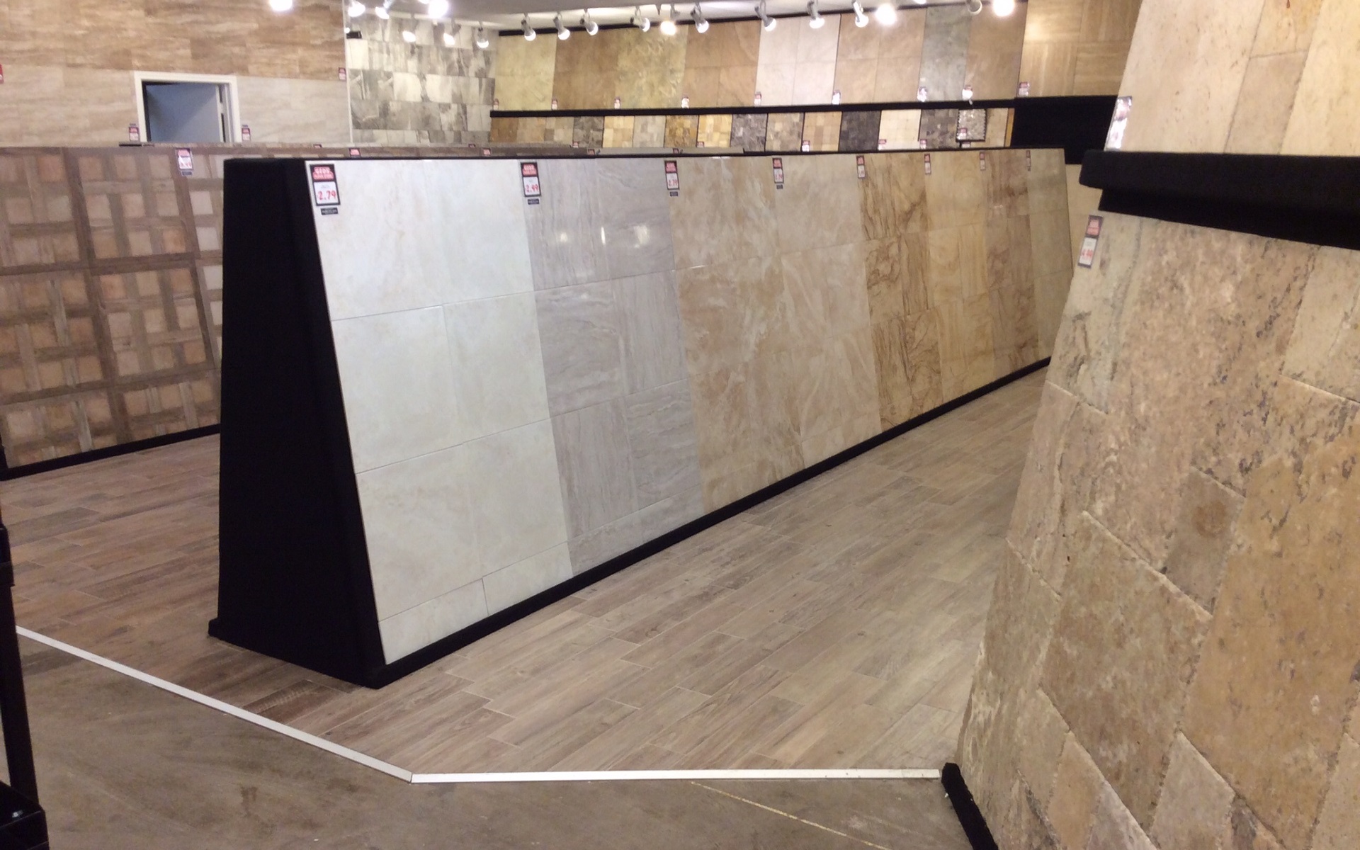 Tại Sao Gạch Lát Nền 80x80 Được Ưa Chuộng Tại Tân Trụ, Long An?